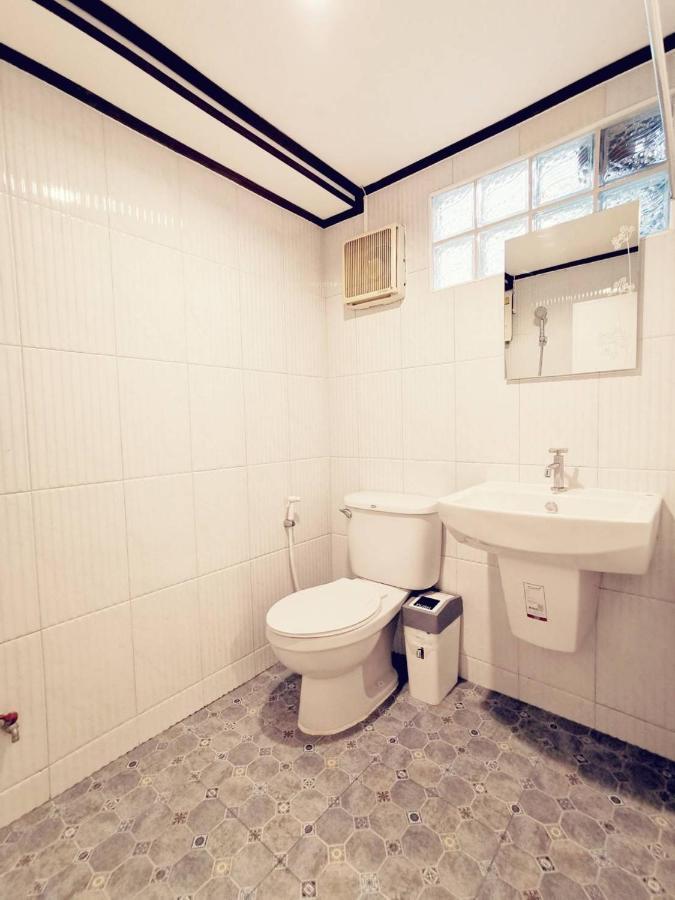 Tavee Guesthouse بانكوك الغرفة الصورة
